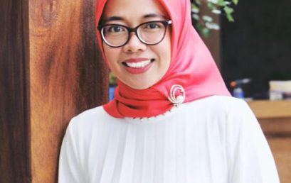 LIA YULDINAWATI, MM. LIA YULDINAWATI, MM.