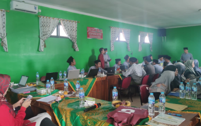 KEGIATAN PENGABDIAN MASYARAKAT PENINGKATAN KOMPETENSI MENGAJAR GURU PONDOK PESANTREN DARUSSALAM KUNIR MELALUI PELATIHAN PEMBUATAN VIDEO MATERI AJAR